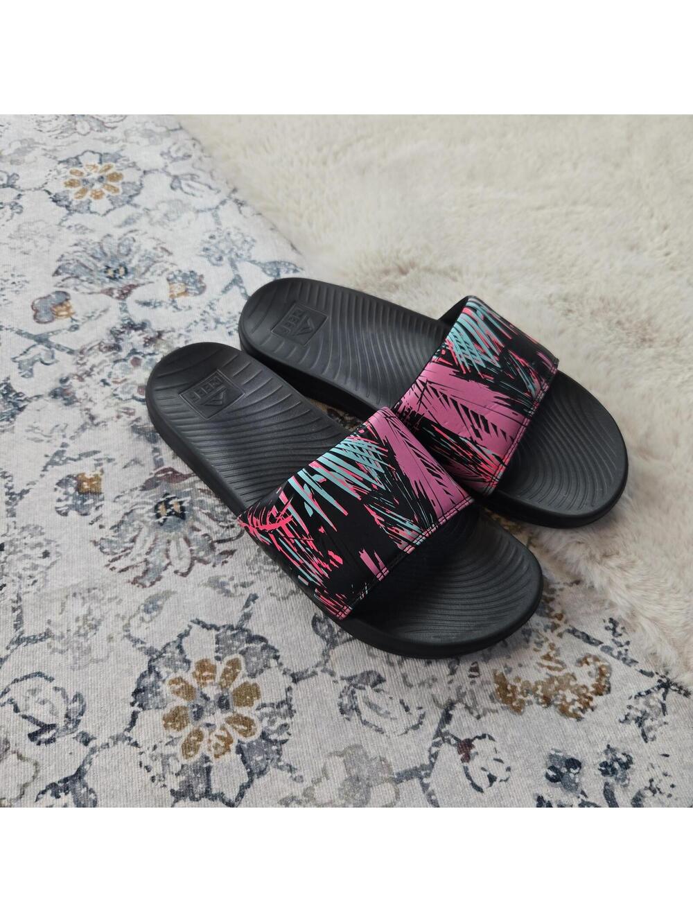 Reef Women’s One Slide Sandal Tropical Palm Printed Women US 10
